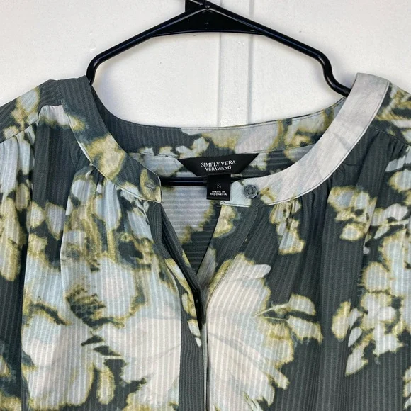 Simply Vera Blouse. - Picture 3 of 4